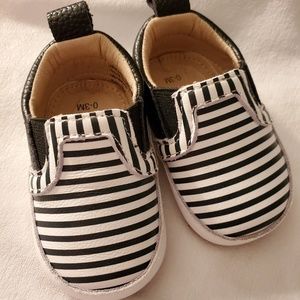0/3 monkey feet striped slides